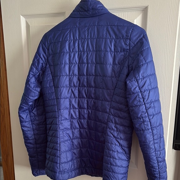 Patagonia lobelia color Insulated Jacket. - Picture 3 of 4
